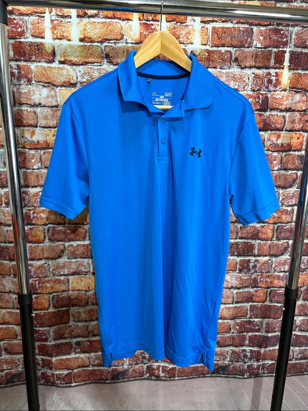 Under Armour Men’s Royal Blue Polo Shirt with Black Logo heat gear loose small